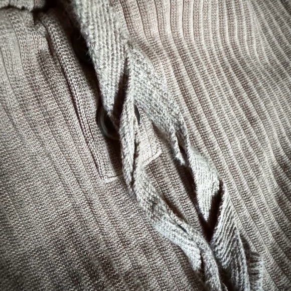 Jamie Kay • Shorties - Picture 3 of 5